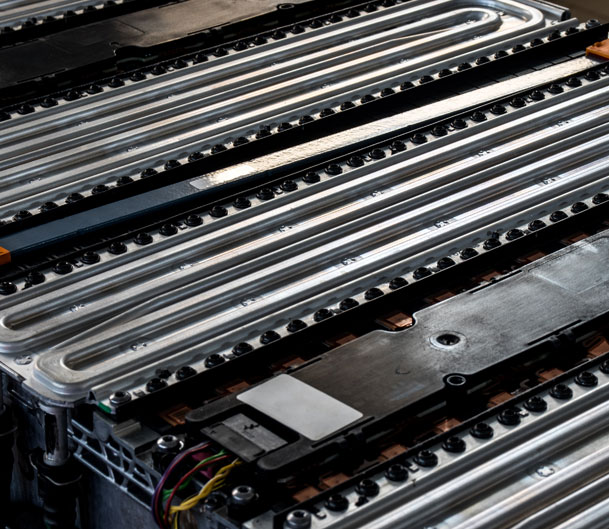 EV-Batterie-Kühlsystem-Flüssigkeit-Kühlplatten-auf-Batterie-Modulen montiert EV-Batterie-Kühlsystem-Flüssigkeit-Kühlplatten-auf-Batterie-Modulen montiert