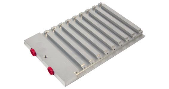 Placas de superficie extendida líquidas y frías-2-566x300-1 dentro de una placa fría líquida de superficie extendida